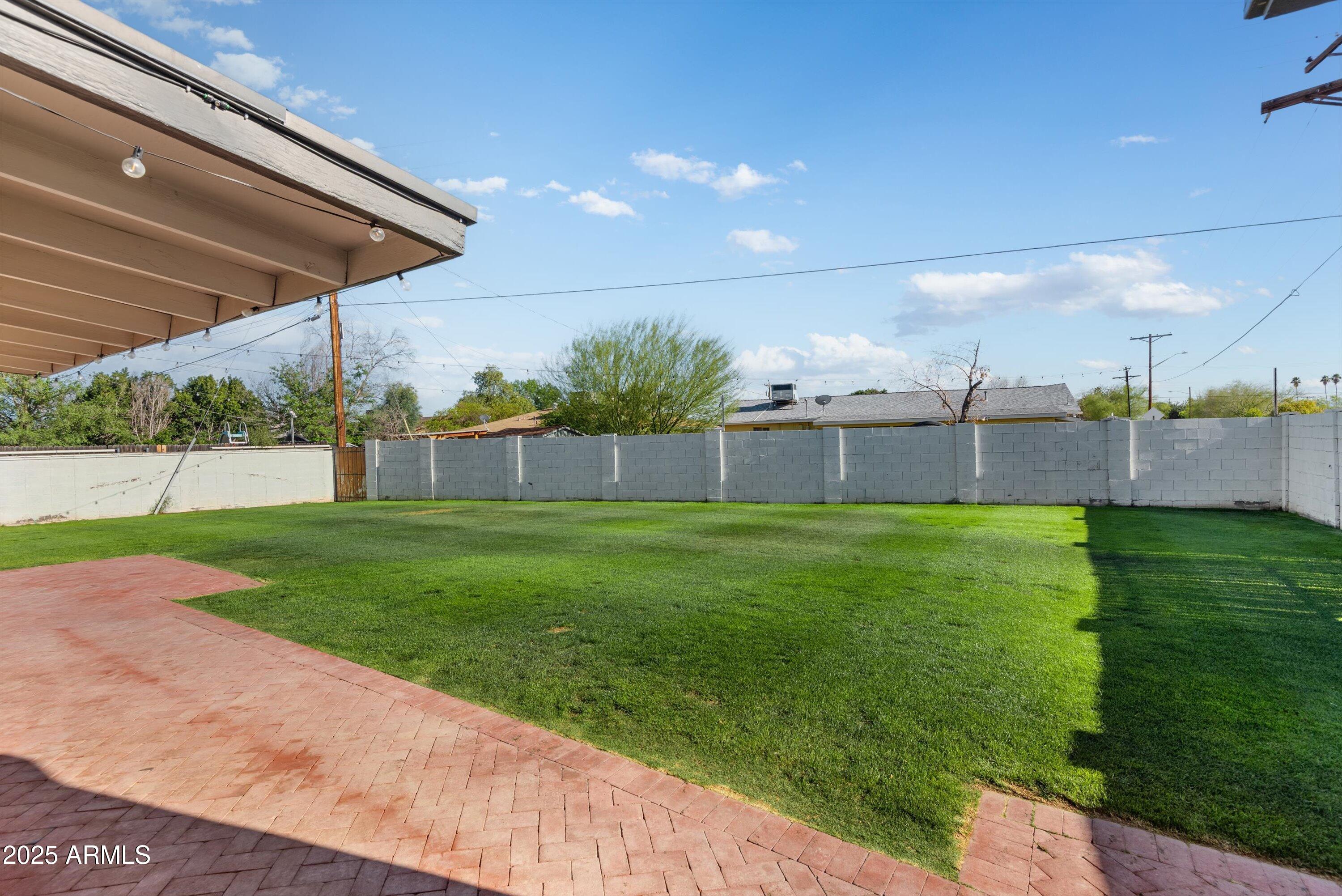 2217 West Gardenia Drive Phoenix, AZ 85021 - Photo 27 of 32 a view of a backyard with grass and a garden