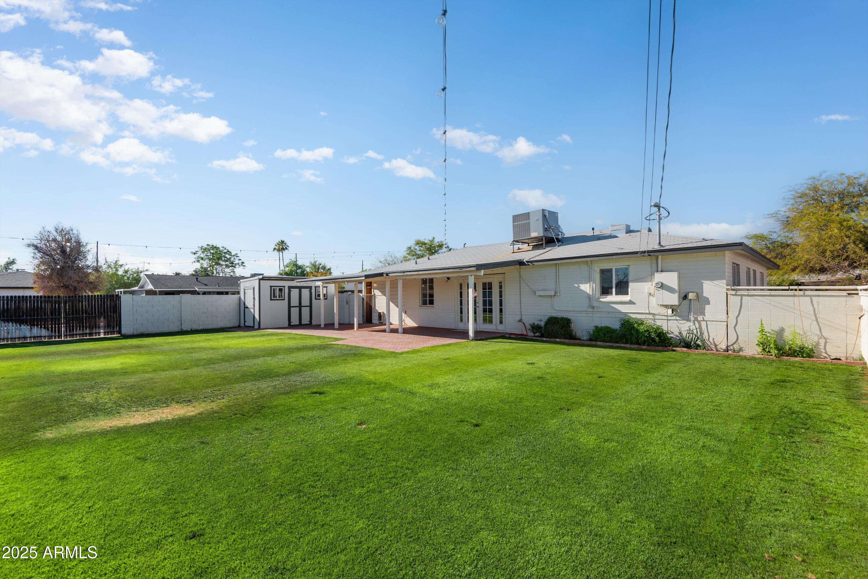 2217 West Gardenia Drive Phoenix, AZ 85021 - Photo 29 of 32 a view of a house with backyard and garden