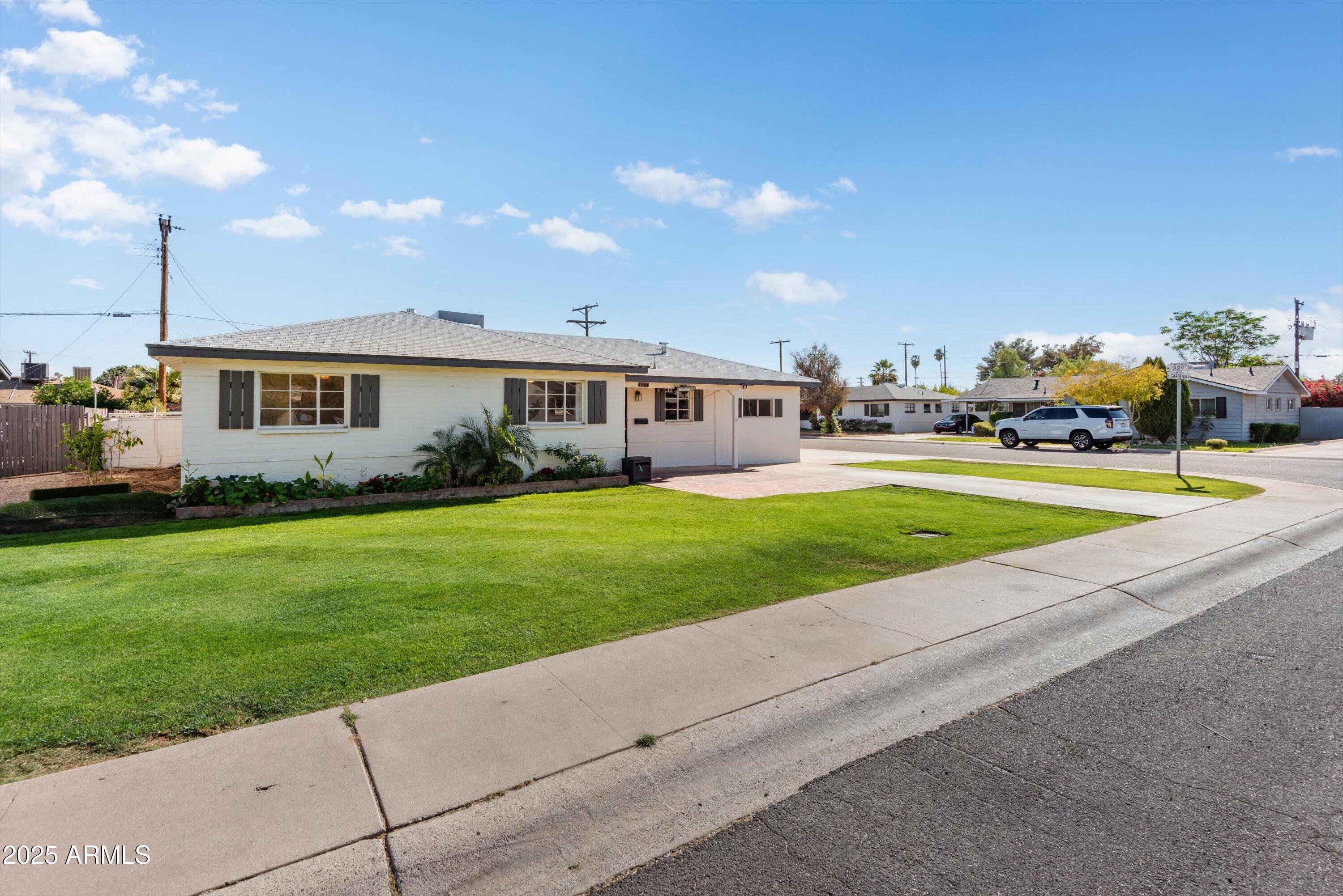 2217 West Gardenia Drive Phoenix, AZ 85021 - Photo 2 of 32 a house view with a garden space