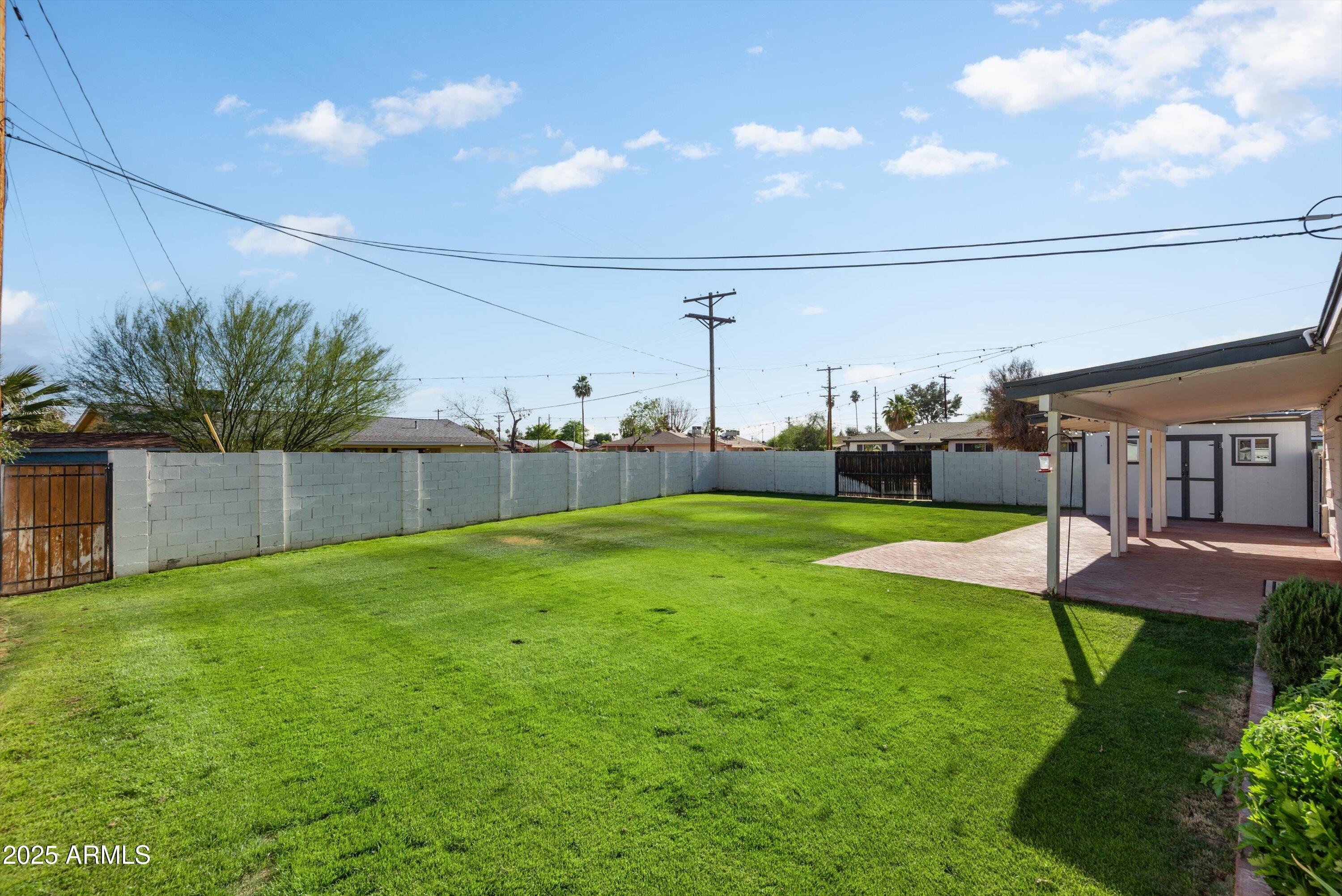 2217 West Gardenia Drive Phoenix, AZ 85021 - Photo 31 of 32 a view of yard with green space