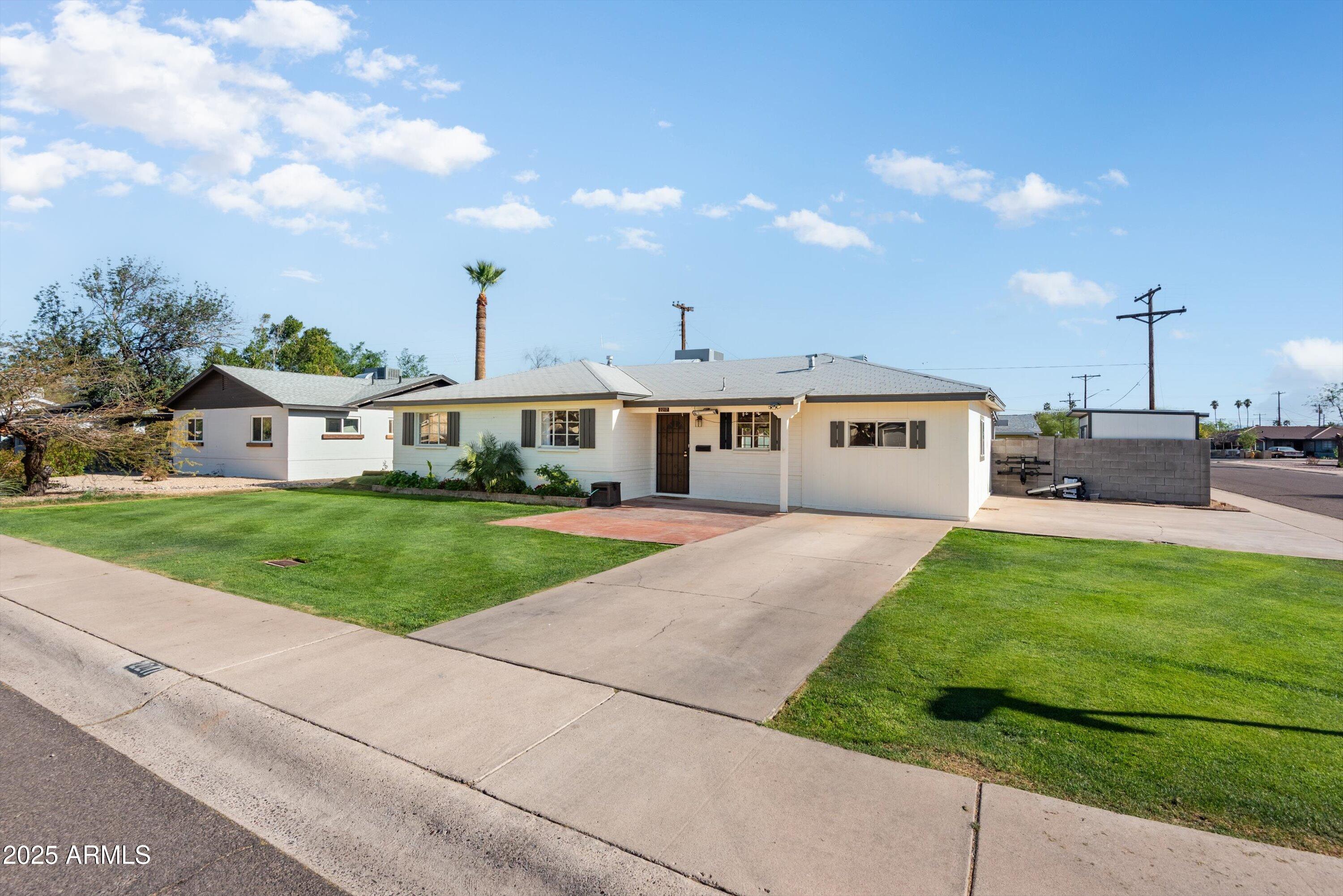2217 West Gardenia Drive Phoenix, AZ 85021 - Photo 3 of 32 a front view of a house with garden