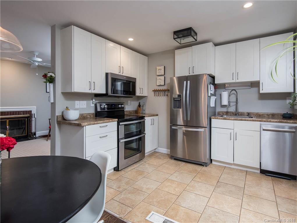 425 Governors View Road Asheville, NC 28805 - Photo 13 of 30 Gallery Image 13