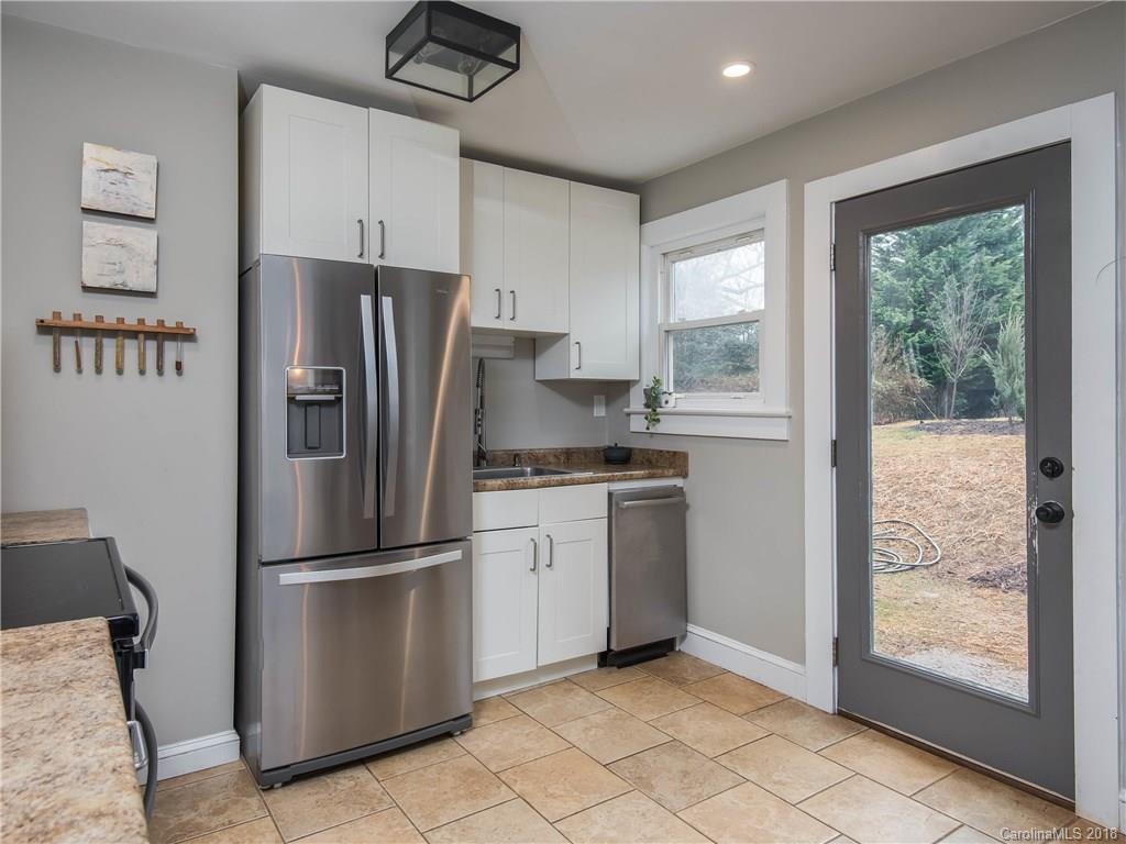 425 Governors View Road Asheville, NC 28805 - Photo 14 of 30 Gallery Image 14