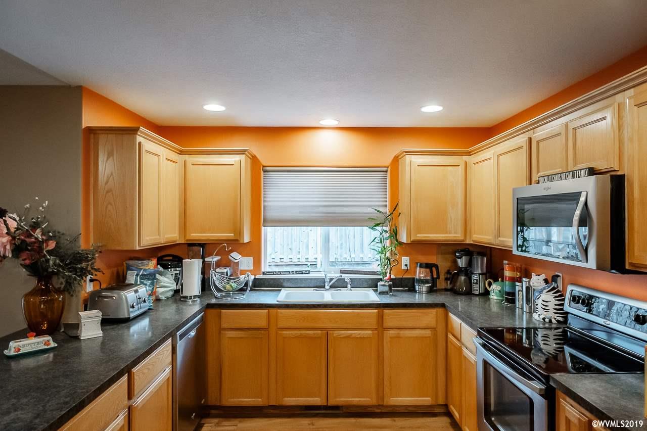 1679 Baxter Road Southeast Salem, OR 97306 - Photo 11 of 41 Gallery Image 11