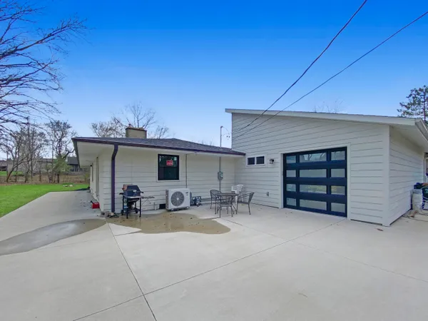 $749,900 | 1311 41st Avenue, Somers, WI 53144