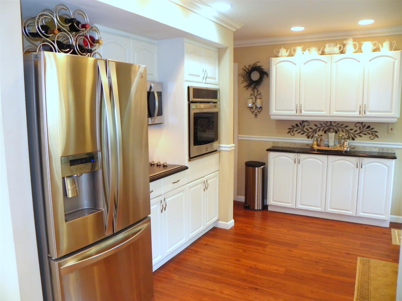 512 Baintree Road Lake Summerset, IL 61019 - Photo 18 of 25 a kitchen with stainless steel appliances a refrigerator and a sink