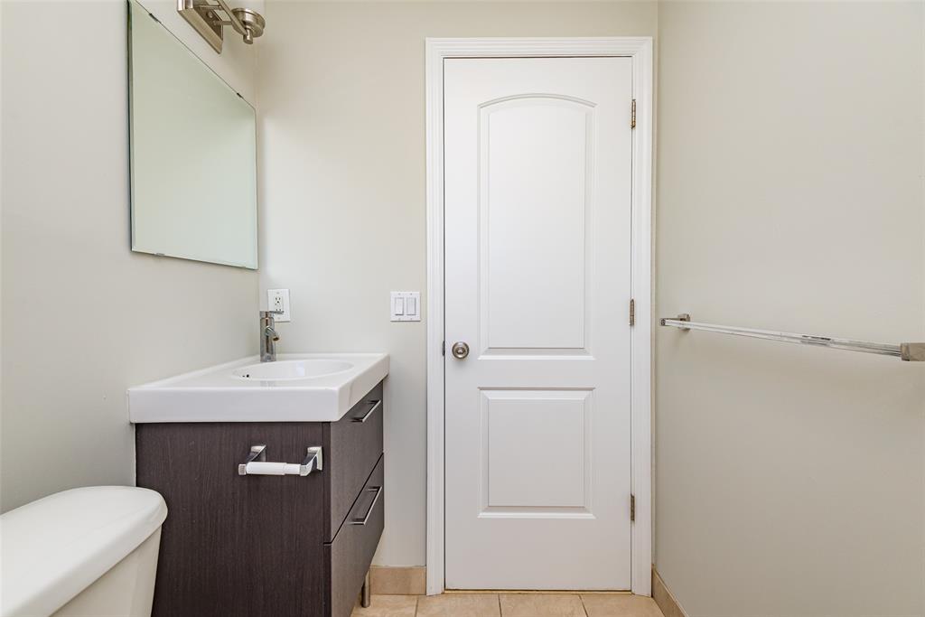 101 Southwest 2nd Avenue Boca Raton, FL 33432 - Photo 29 of 39 Bathroom