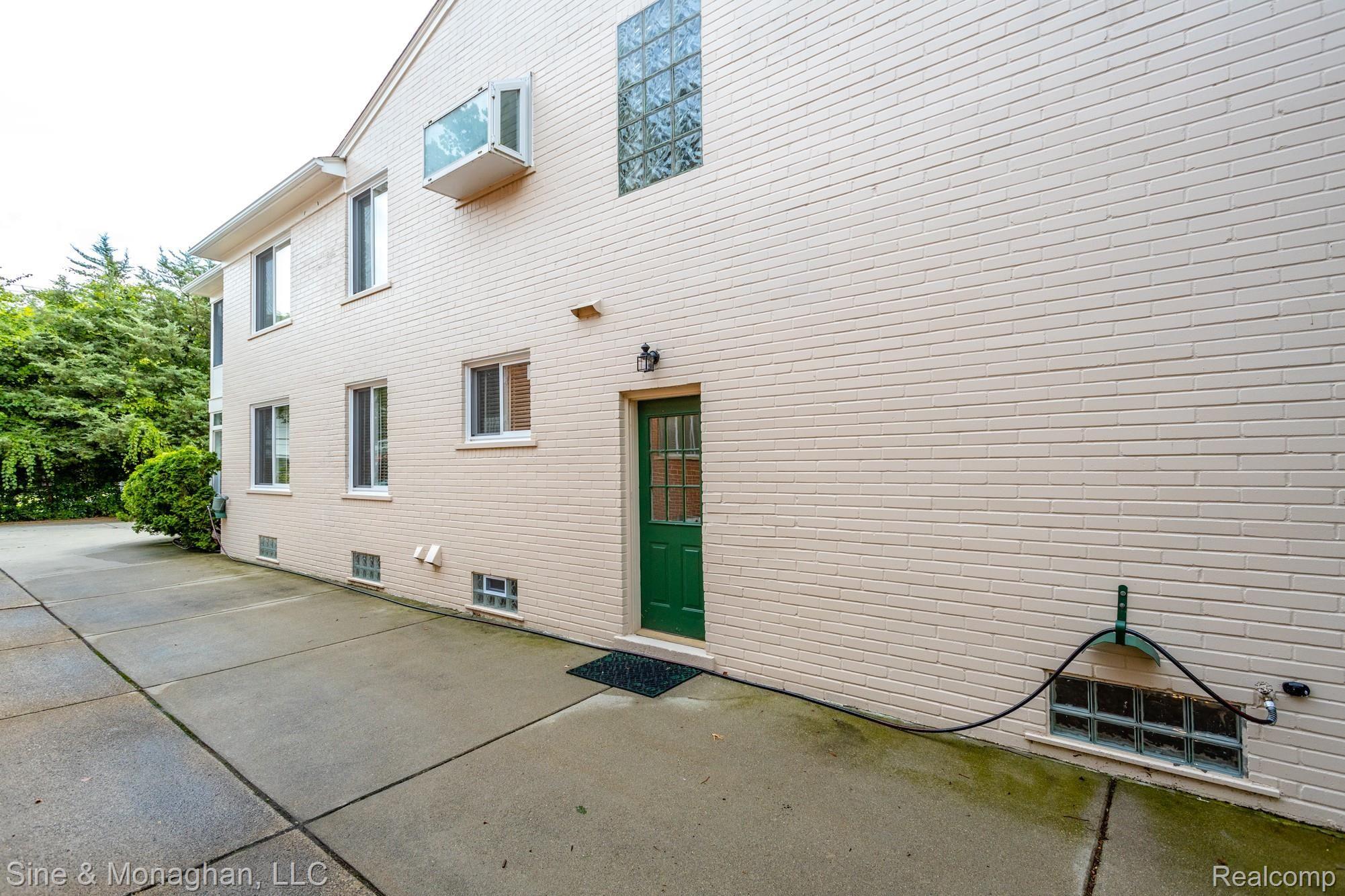 696 Trombley Road Grosse Pointe, MI 48230 - Photo 47 of 47 696 Trombley S006.jpg