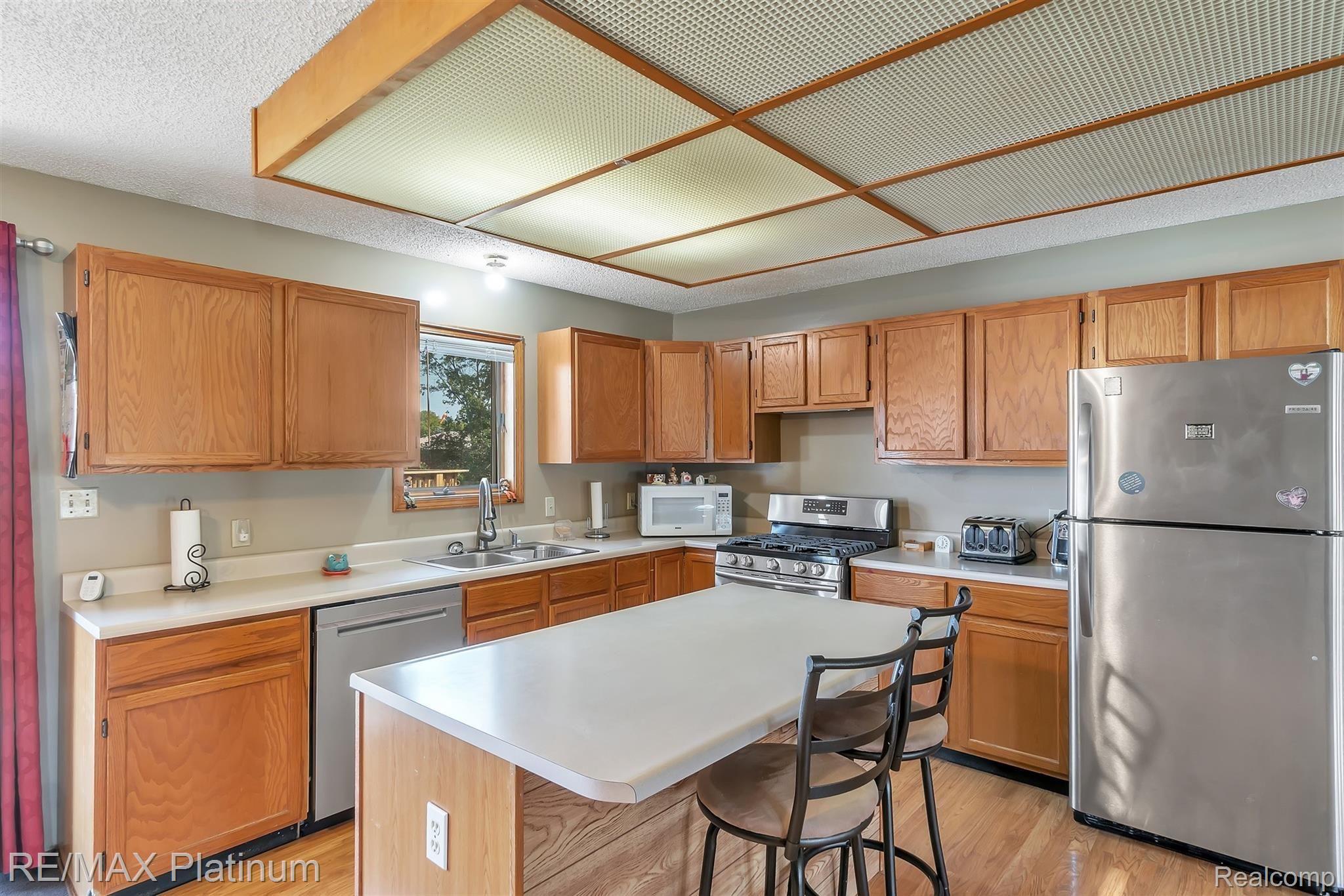10251 Torrey Road Fenton, MI 48430 - Photo 12 of 39 12-10251 Torrey Rd-WindowStill-Real.jpg