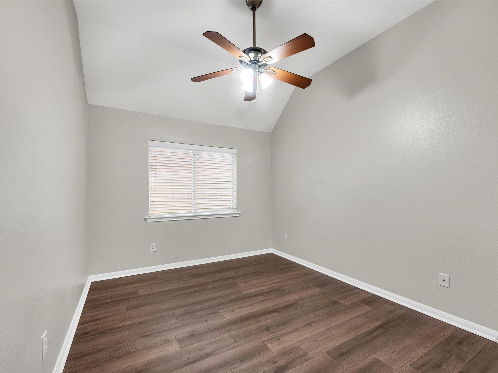 5122 Dripping Spring Avenue Baytown, TX 77523 - Photo 29 of 33 Guest bedroom