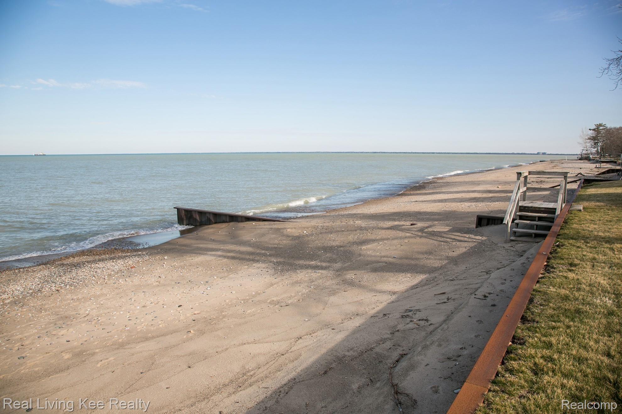 5076 Lakeshore Road Fort Gratiot, MI 48059 - Photo 29 of 41 lakesh029.jpg