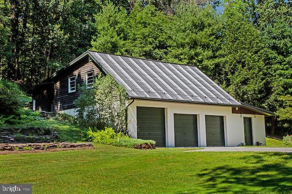 140 Creek Road Christiana, PA 17509 - Photo 17 of 24 Workshop above 3 car garage