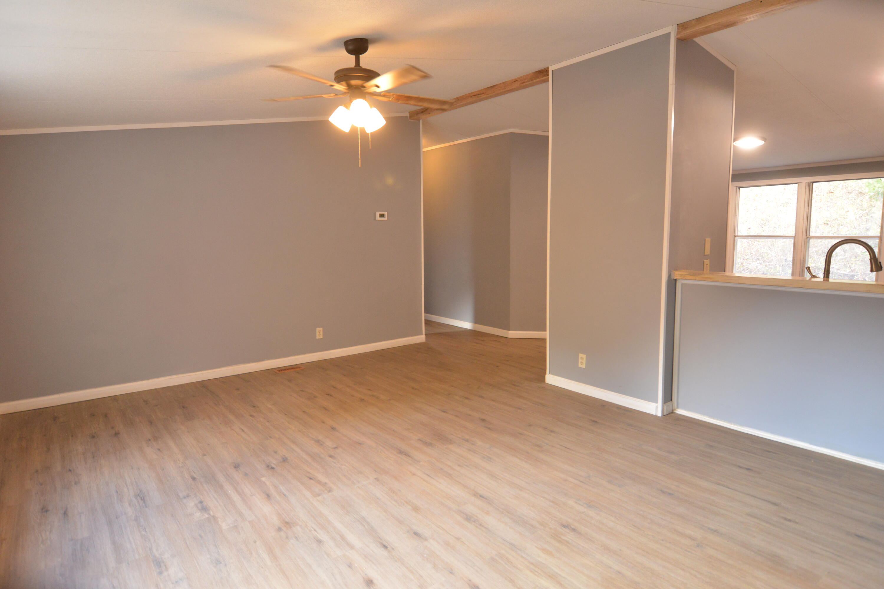 20963 Grindstone Branch Road Bristol, VA 24202 - Photo 4 of 16 DSC_9995