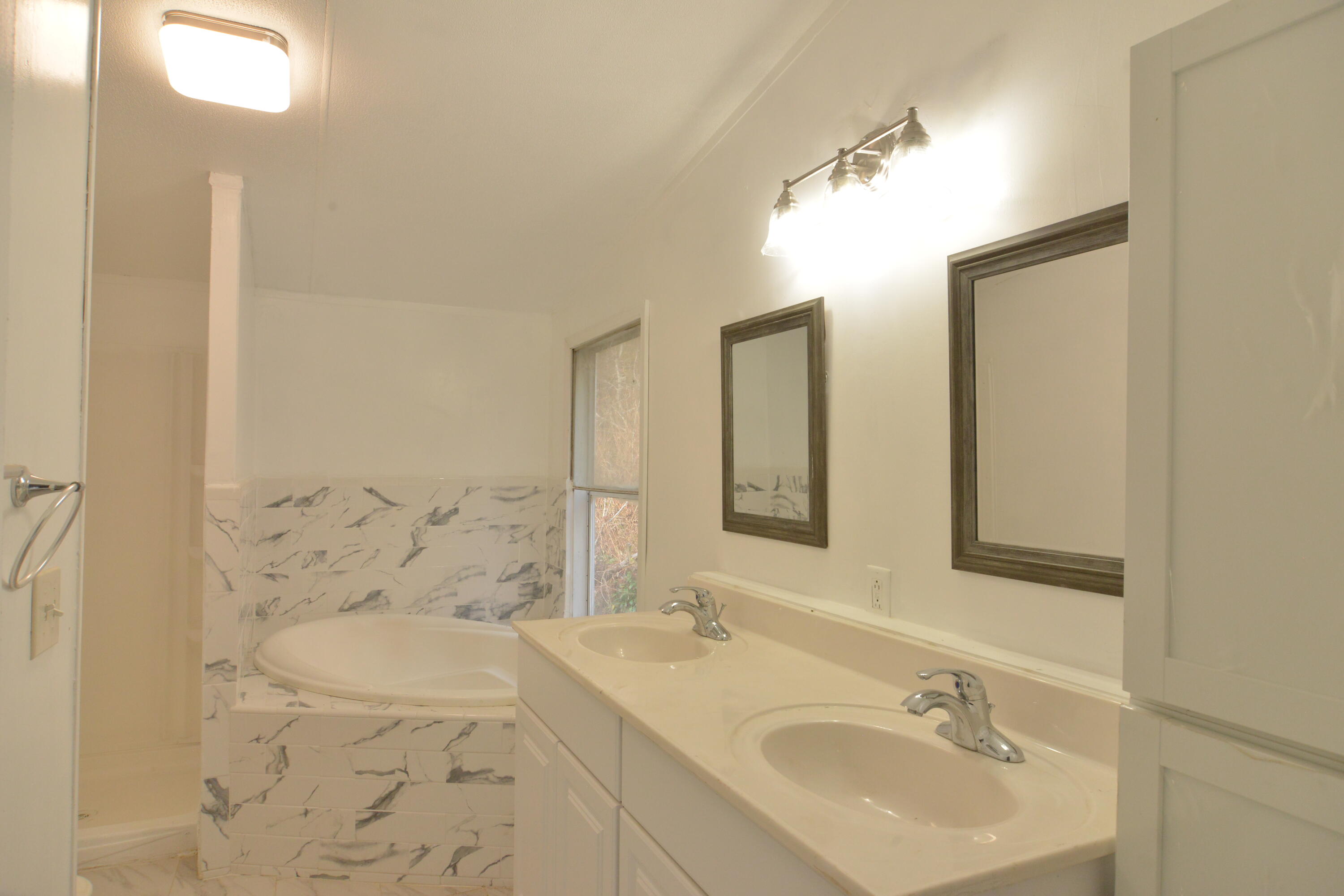20963 Grindstone Branch Road Bristol, VA 24202 - Photo 8 of 16 DSC_0004