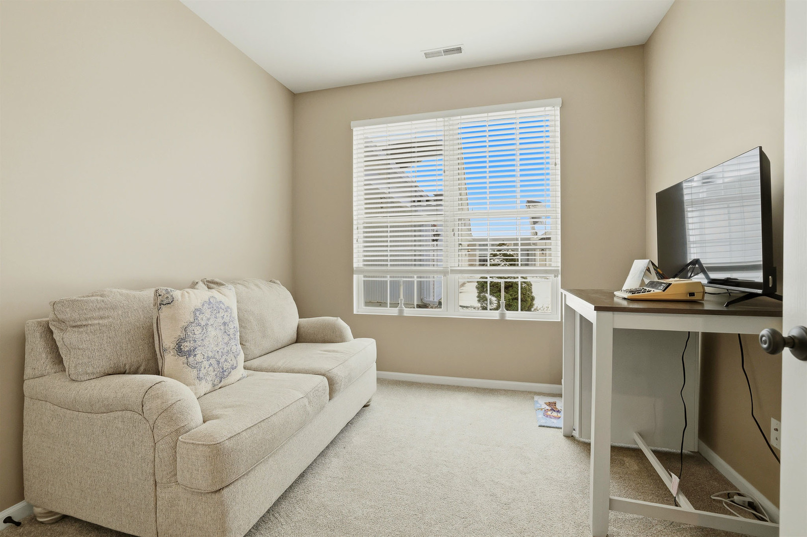 13306 Arboretum Lane Huntley, IL 60142 - Photo 17 of 19 a living room with furniture and a flat screen tv