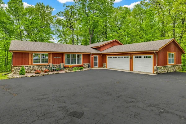$569,900 | 1820 Candlewood Lane, Richfield, WI 53076