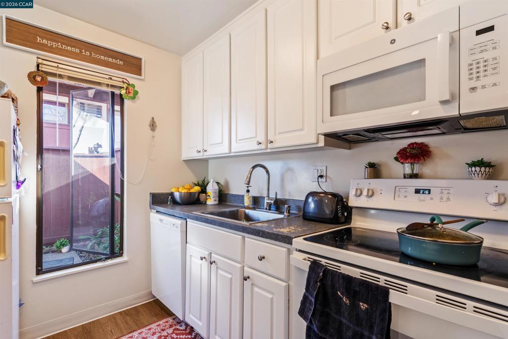 238 Camelback Road Pleasant Hill, CA 94523 - Photo 8 of 36 238 - Kitchen