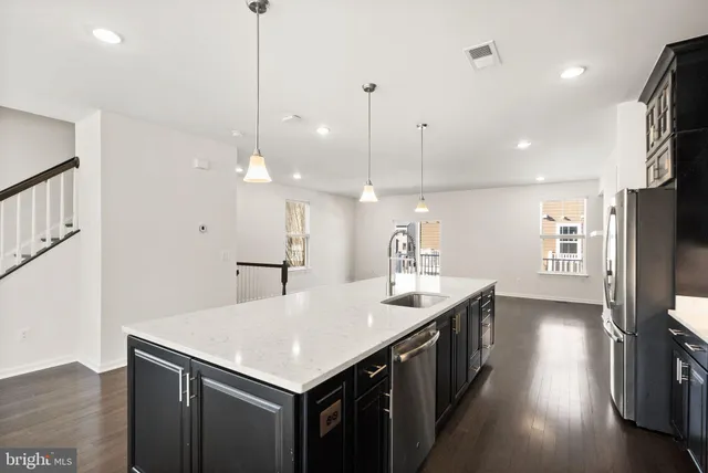 $799,000 | 13650 Air And Space Museum Parkway, Herndon, VA 20171