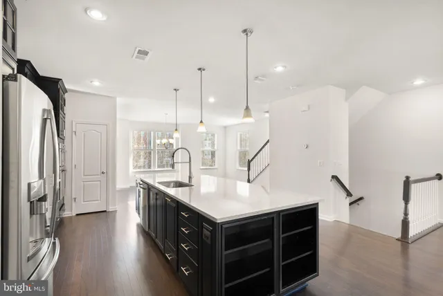 $799,000 | 13650 Air And Space Museum Parkway, Herndon, VA 20171