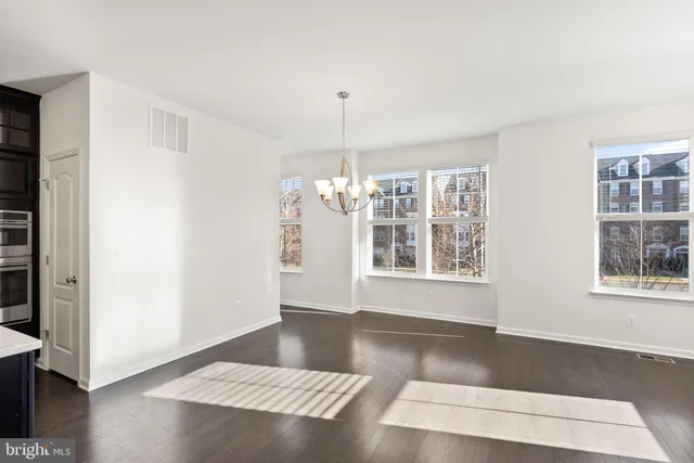 $799,000 | 13650 Air And Space Museum Parkway, Herndon, VA 20171