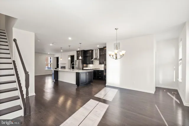 $799,000 | 13650 Air And Space Museum Parkway, Herndon, VA 20171