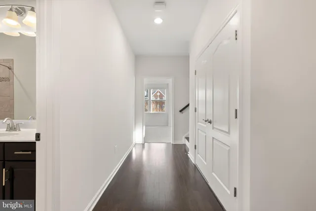 $799,000 | 13650 Air And Space Museum Parkway, Herndon, VA 20171