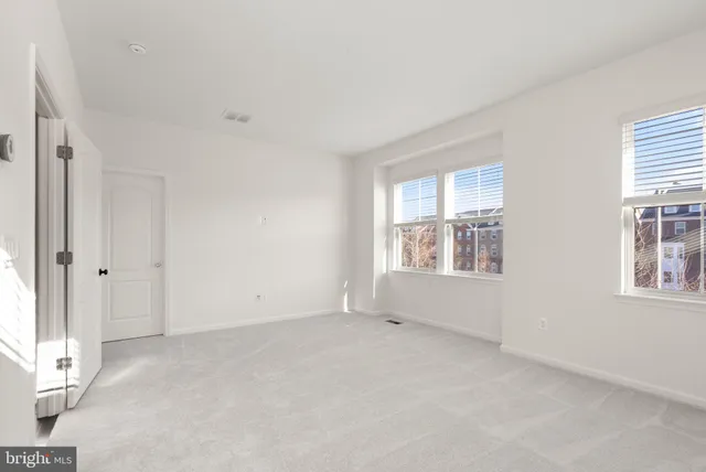 $799,000 | 13650 Air And Space Museum Parkway, Herndon, VA 20171