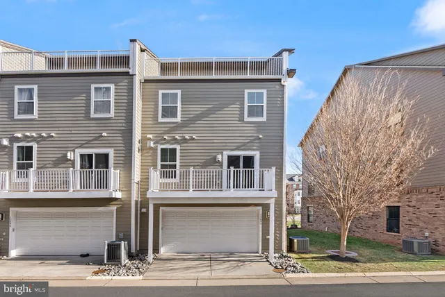 $799,000 | 13650 Air And Space Museum Parkway, Herndon, VA 20171