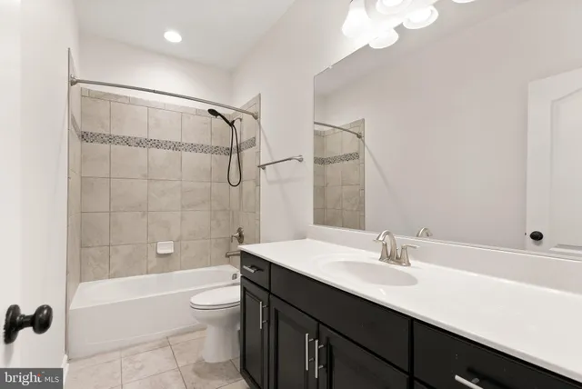 $799,000 | 13650 Air And Space Museum Parkway, Herndon, VA 20171