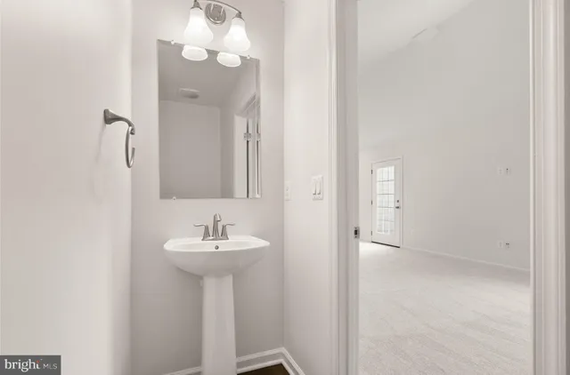 $799,000 | 13650 Air And Space Museum Parkway, Herndon, VA 20171