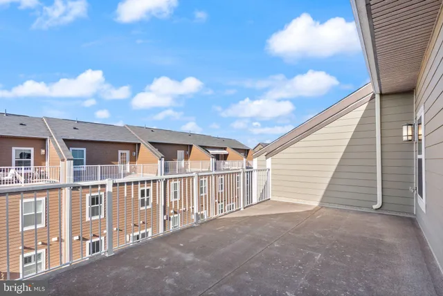 $799,000 | 13650 Air And Space Museum Parkway, Herndon, VA 20171