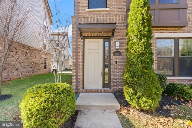 $799,000 | 13650 Air And Space Museum Parkway, Herndon, VA 20171