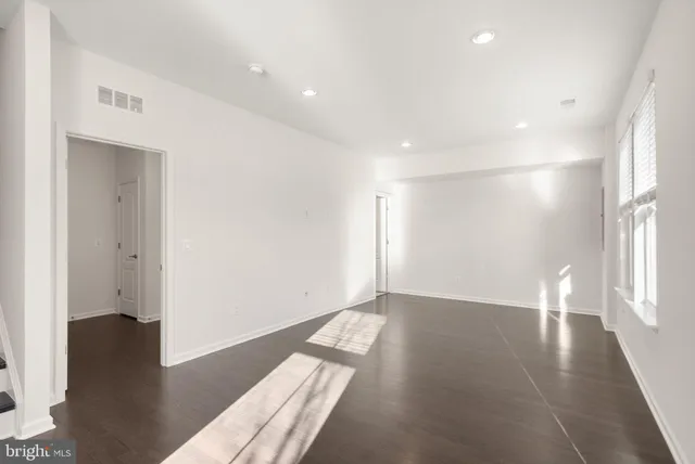 $799,000 | 13650 Air And Space Museum Parkway, Herndon, VA 20171