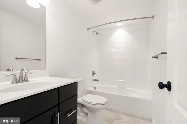 $799,000 | 13650 Air And Space Museum Parkway, Herndon, VA 20171