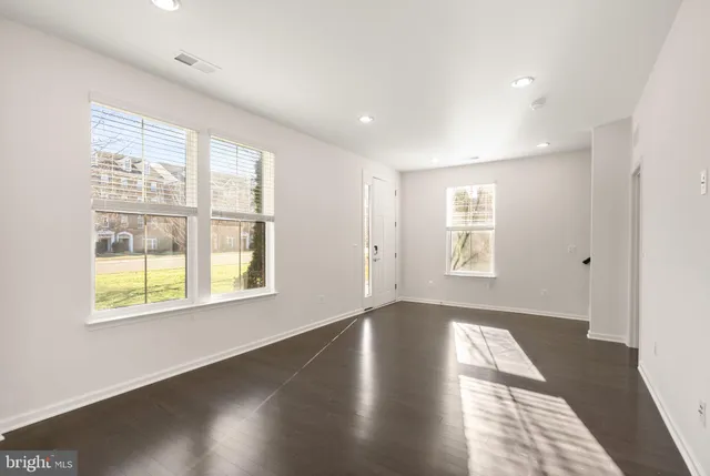 $799,000 | 13650 Air And Space Museum Parkway, Herndon, VA 20171