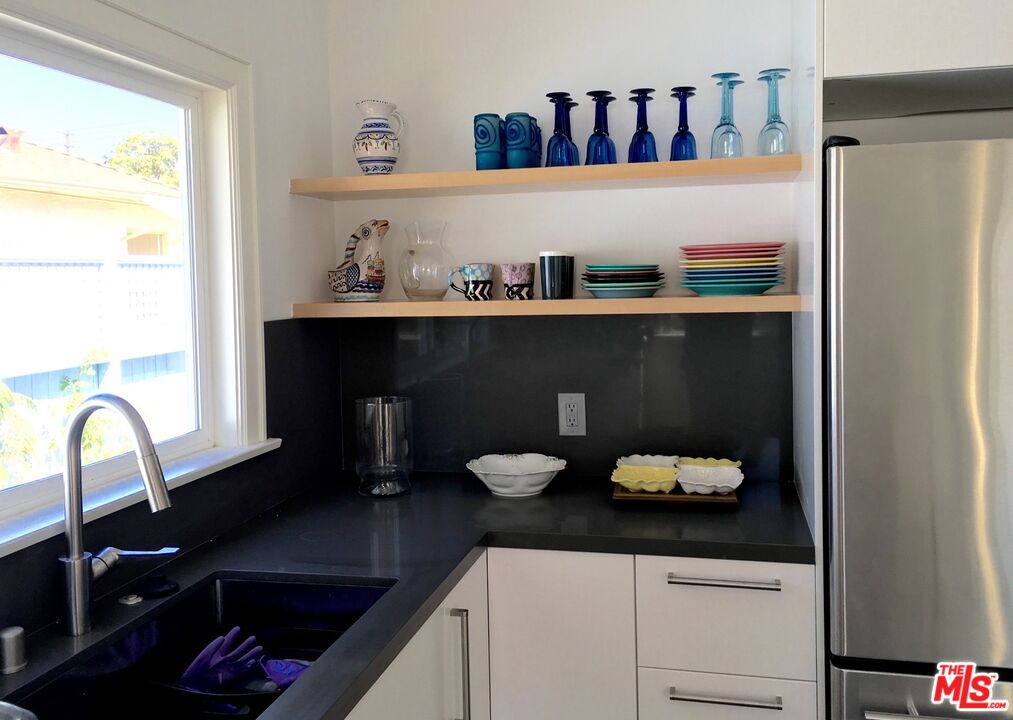 1101 Palms Boulevard Venice, CA 90291 - Photo 12 of 39