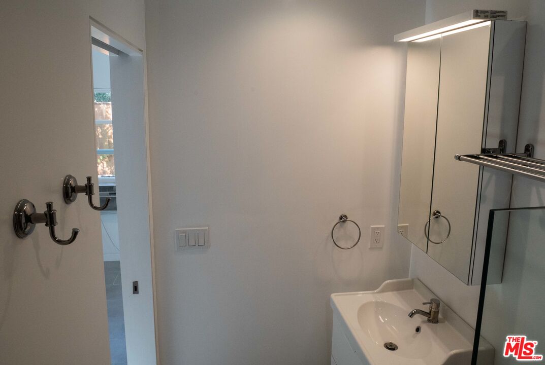 1101 Palms Boulevard Venice, CA 90291 - Photo 31 of 39