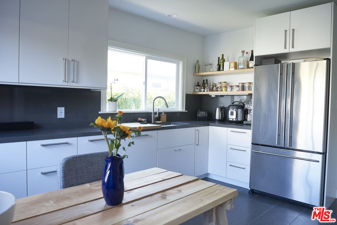 1101 Palms Boulevard Venice, CA 90291 - Photo 10 of 39