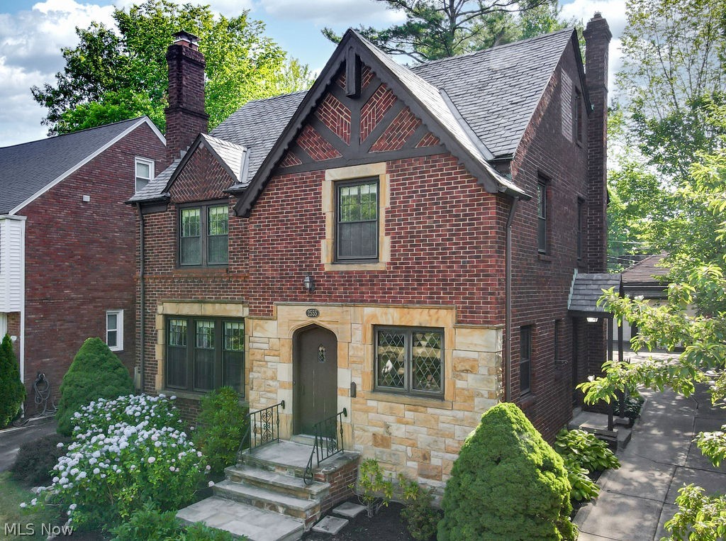 2555 Channing Road Cleveland, OH 44118 - Photo 21 of 24 Another view of the front of the house.