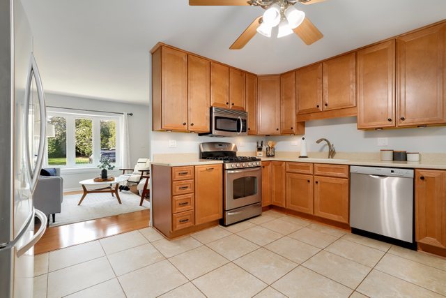 439 Glendale Road Buffalo Grove, IL 60089 - Photo 6 of 22 a kitchen with stainless steel appliances granite countertop a stove sink and cabinets
