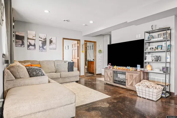 $675,000 | 84 Deer Run Road, Gillette, WY 82716