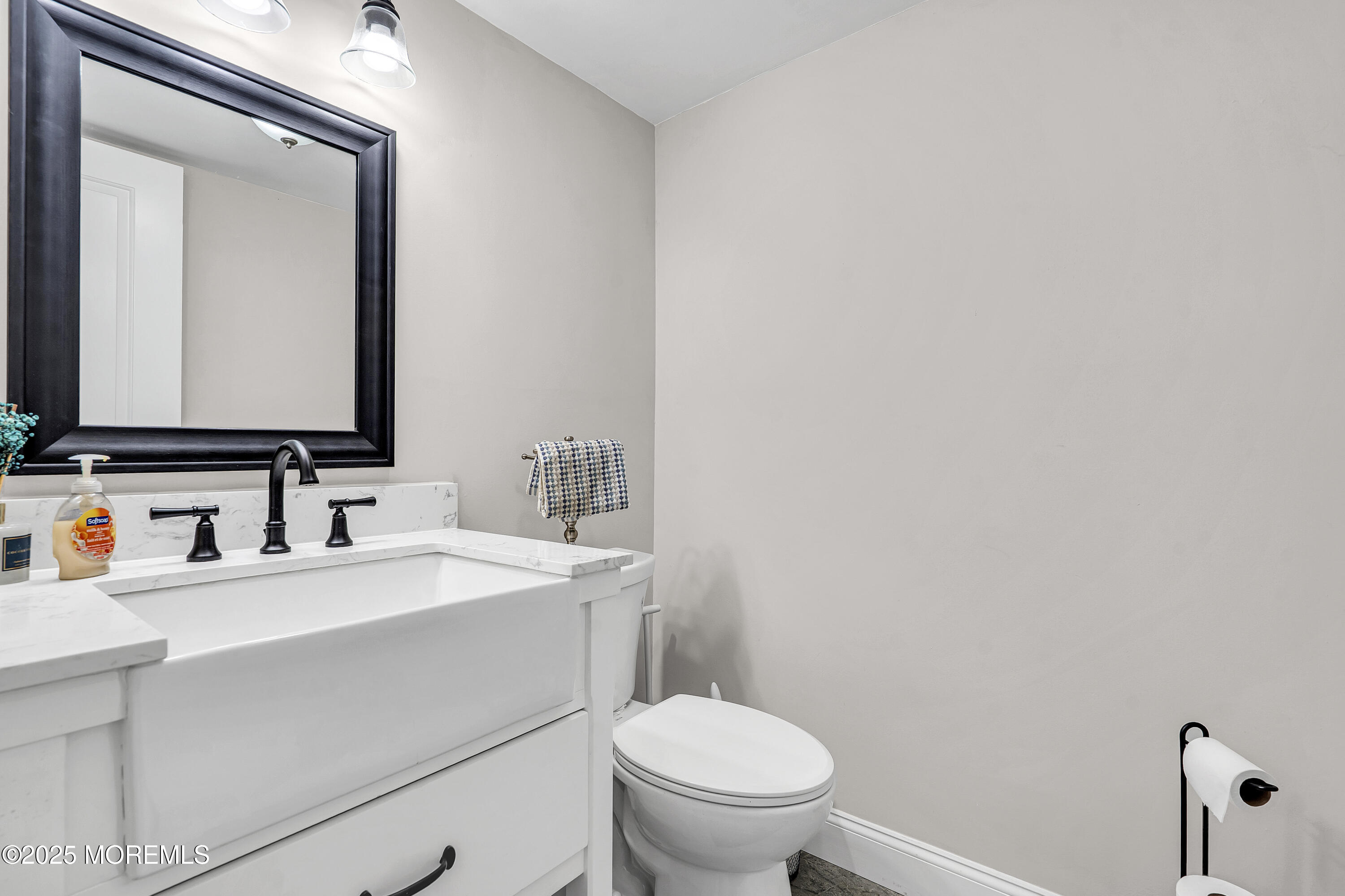 39 Colonial Court Jackson, NJ 08527 - Photo 10 of 26 a bathroom with a toilet a sink and mirror