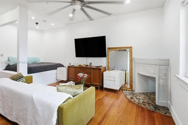$305,000 | 750 Española Way, Unit 5, Miami Beach, FL 33139