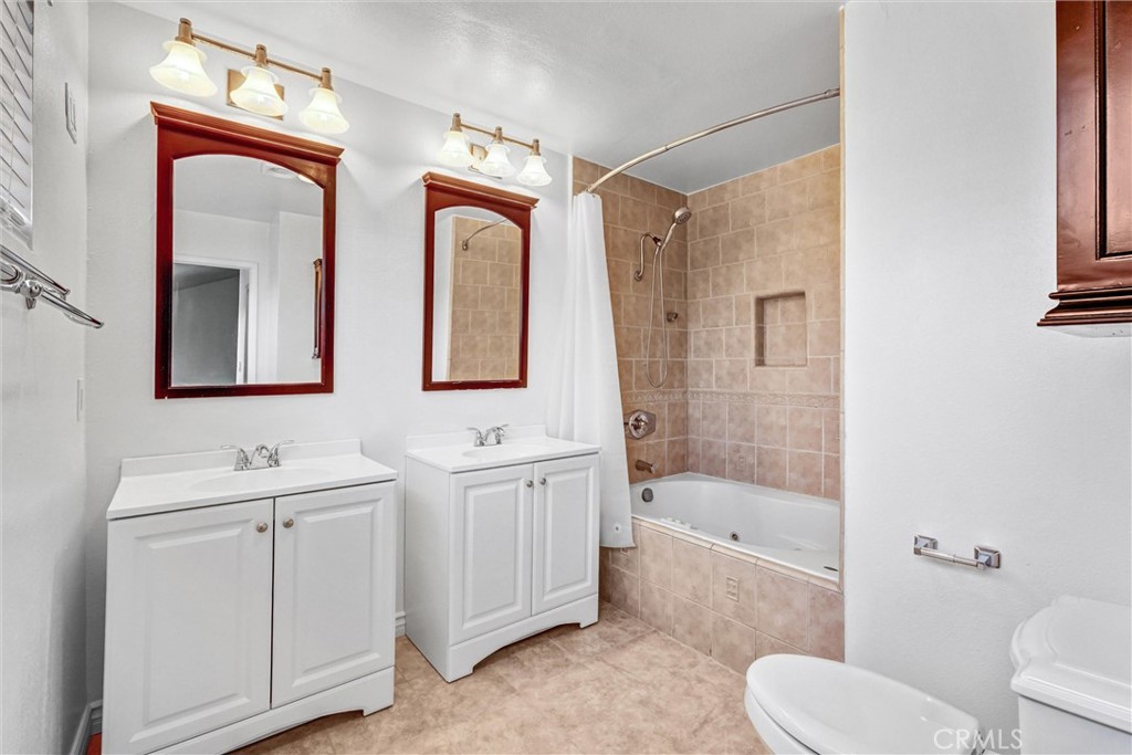 19620 Sherman Way, Unit 1 Reseda, CA 91335 - Photo 25 of 29 a bathroom with a toilet a sink and a bathtub