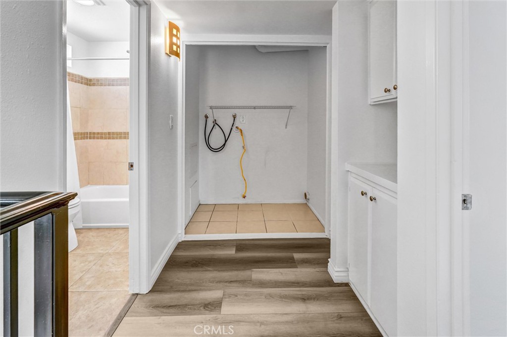 19620 Sherman Way, Unit 1 Reseda, CA 91335 - Photo 27 of 29 a view of entryway