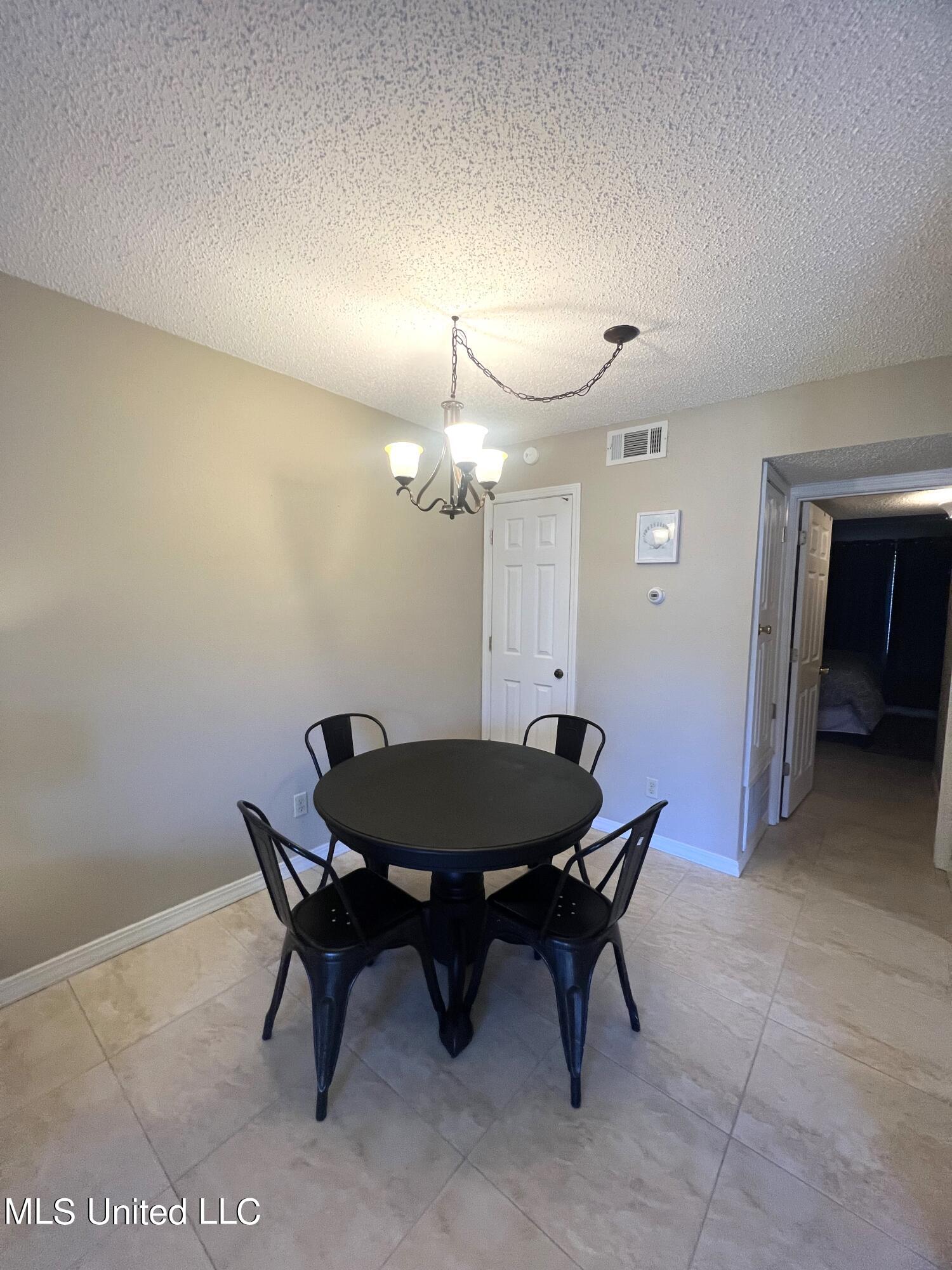 1550 East 2nd Street, Unit 89 Pass Christian, MS 39571 - Photo 5 of 15 1550 E 2nd #89 Dining