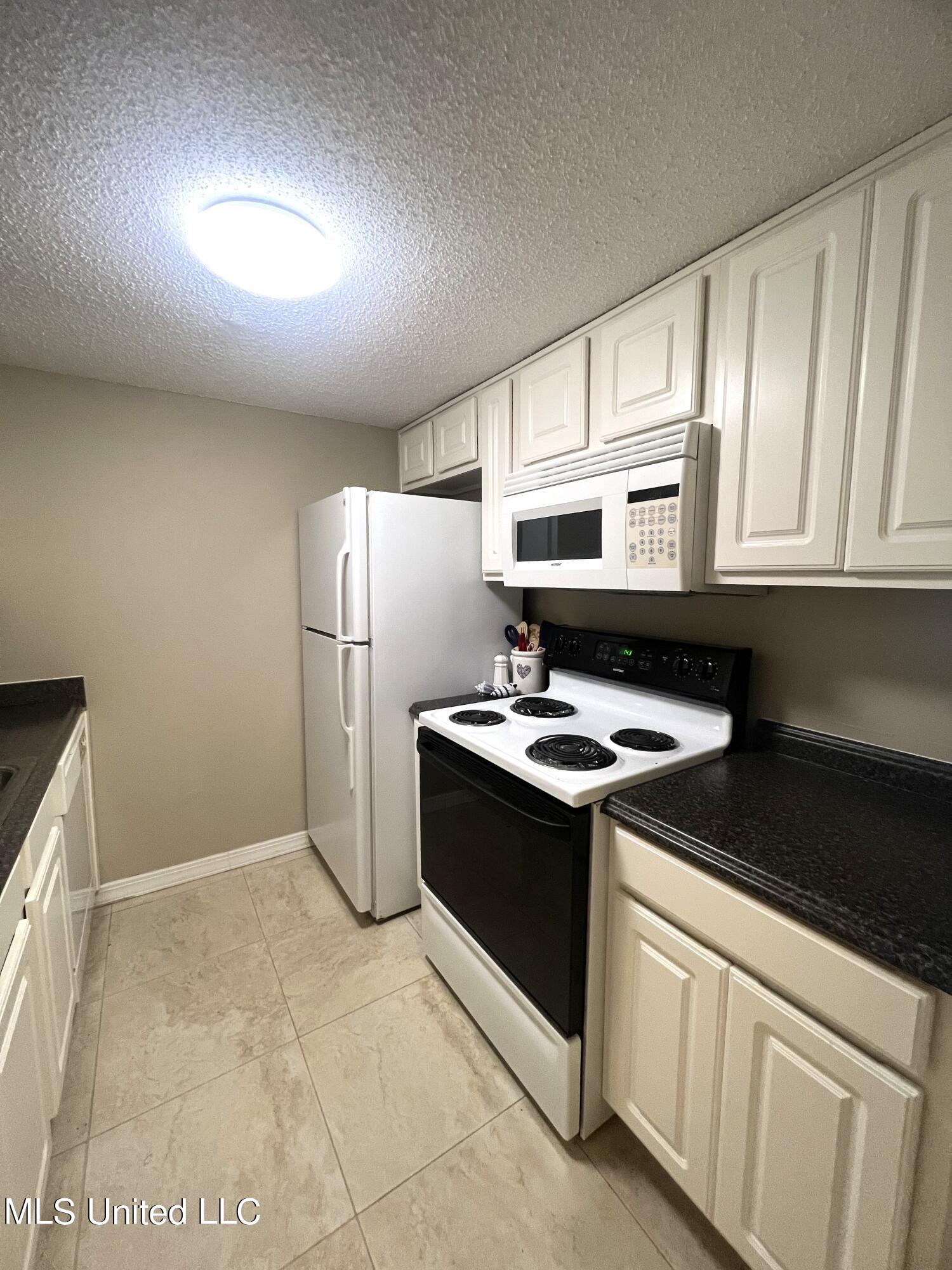 1550 East 2nd Street, Unit 89 Pass Christian, MS 39571 - Photo 6 of 15 1550 E 2nd #89 Kitchen