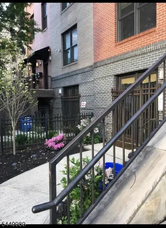 $3,200 | 454 Washington Street, Unit 3, Newark, NJ 07102
