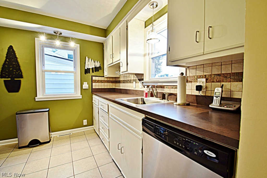 4923 Corliss Road Cleveland, OH 44124 - Photo 3 of 5 Gallery Image 3