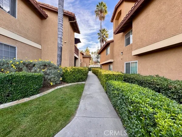 $2,095 | 42140 Lyndie Lane, Unit 24, Temecula, CA 92591